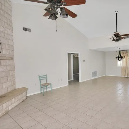 Image 4 - Stripes, Water Street, Gonzales, TX 78629, USA - House for sale