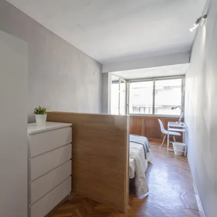 Rent this 5 bed room on Santander Bank in Avinguda del Port, 46023 Valencia