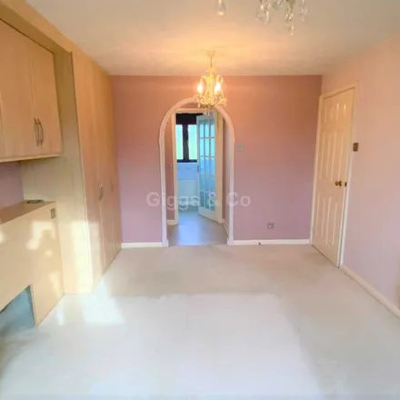 Rent this 4 bed apartment on Woodmere in Luton, LU3 4DN