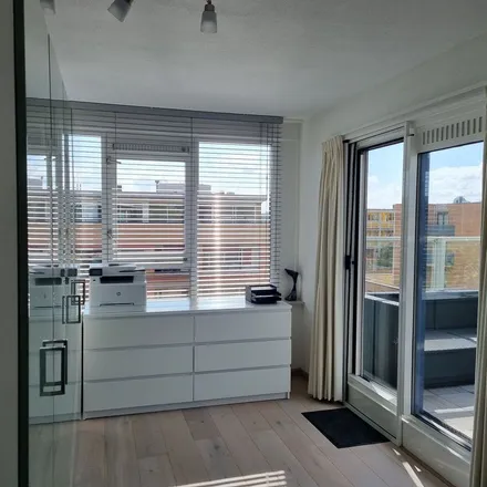 Rent this 3 bed apartment on Hartingstraat 140 in 3511 HV Utrecht, Netherlands