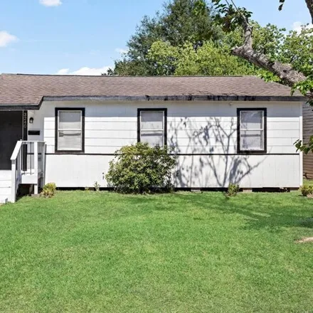 Buy this 3 bed house on 3252 Ash Avenue in Groves, TX 77619