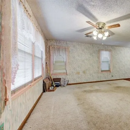Image 4 - 1116 North Myrtle Lane, Midwest City, OK 73110, USA - House for sale