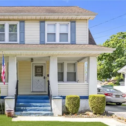 Buy this 3 bed house on 41 Crescent Street in Hewlett, NY 11557