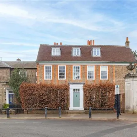 Rent this 5 bed house on 75 Kew Green in London, TW9 3AH