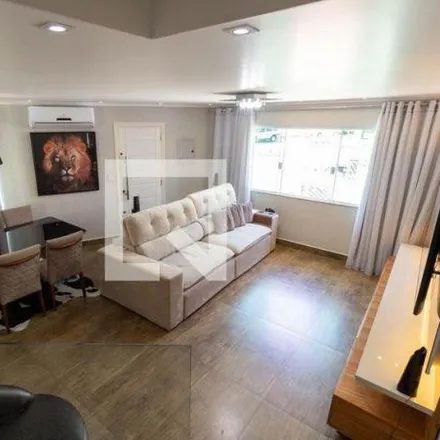 Rent this 3 bed house on Rua Piatá 510 in Vila Isolina Mazzei, São Paulo - SP