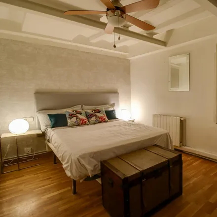 Rent this 2 bed apartment on Les Dues Sicilies in Carrer de la Princesa, 12