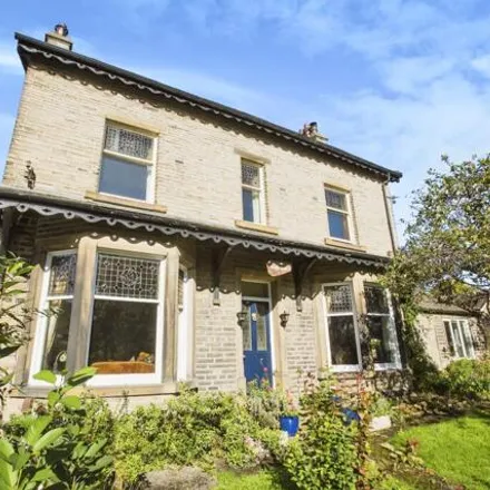 Buy this 4 bed house on Clifton Common in Clifton, HD6 1QP