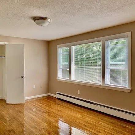 Image 3 - 29 Walker Avenue Extension, Milford, MA 01757, USA - Apartment for rent