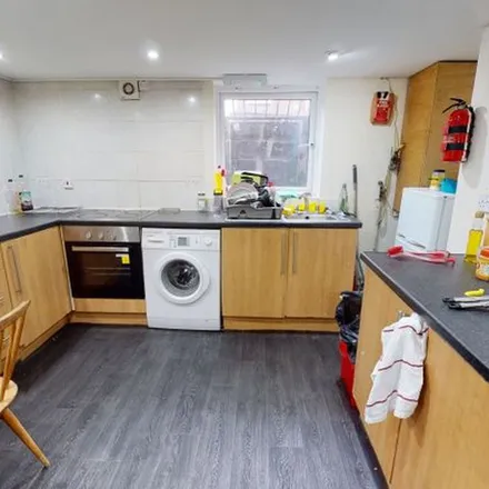 Image 7 - Hessle Avenue, Leeds, LS6 1EF, United Kingdom - Townhouse for rent