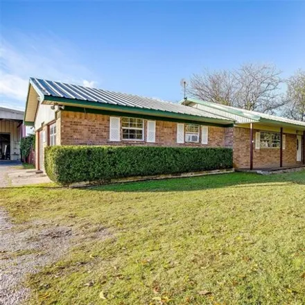 Image 2 - 388 East Vaughn Road, Cleburne, TX 76031, USA - House for sale