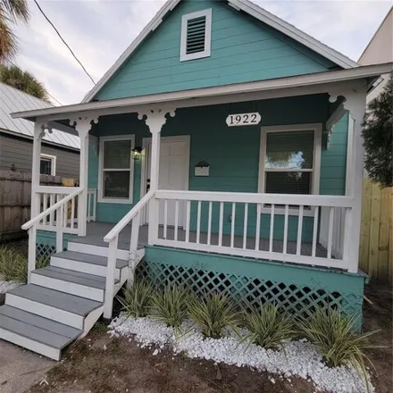 Rent this 3 bed house on Main Street @ Fremont Avenue in West Main Street, Tampa