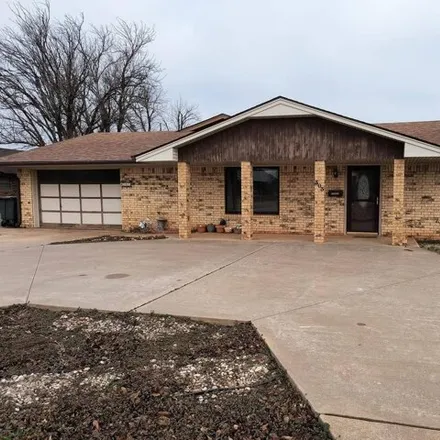 Image 2 - 301 Casey Drive, Fairview, OK 73737, USA - House for sale