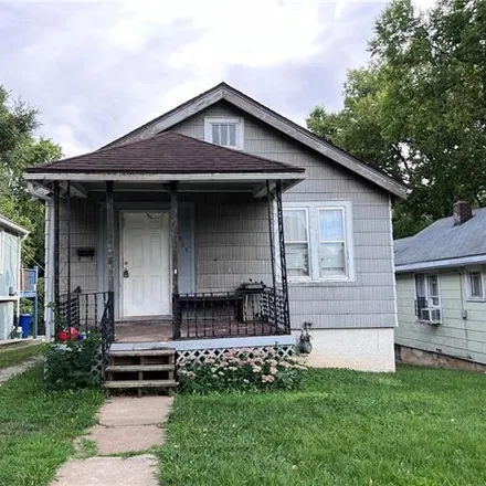 Buy this 2 bed house on 6405 East 8th Street in Kansas City, MO 64125