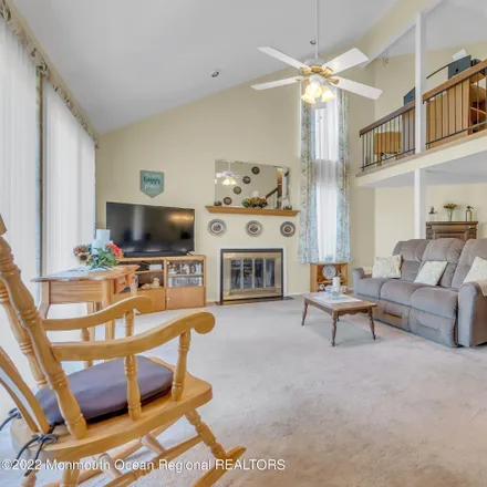 Image 4 - 17 Cotswold Circle, Dogs Corners, Ocean Township, NJ 07712, USA - Loft for sale