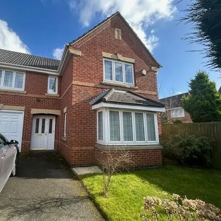 Rent this 4 bed house on Heigham Gardens in St Helens, WA9 5WB