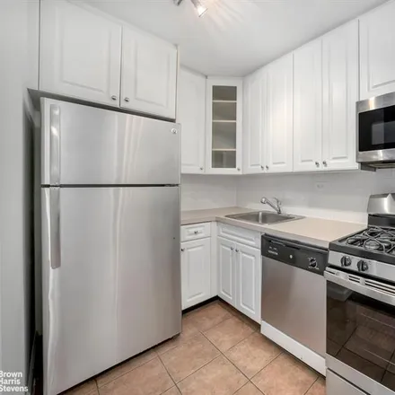 Image 6 - 333 EAST 45TH STREET 7E in New York - Apartment for sale