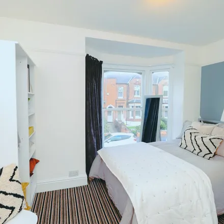 Rent this 1 bed apartment on 75 in 75A West Parade, Lincoln