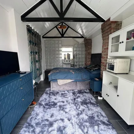Rent this studio apartment on 26 Werneth Hall Road in London, IG5 0DA