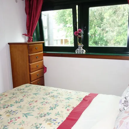 Rent this 2 bed apartment on Mercarroupa in Avenida Eduardo Vicenti, 36940 Cangas