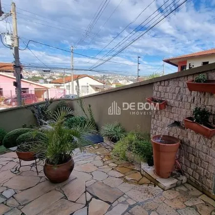 Buy this 4 bed house on Rua Laguna in Jardim dos Estados, Poços de Caldas - MG