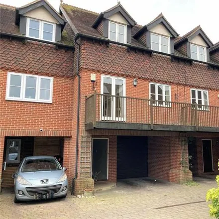 Rent this 3 bed townhouse on London Road in Westerham, TN16 1BZ