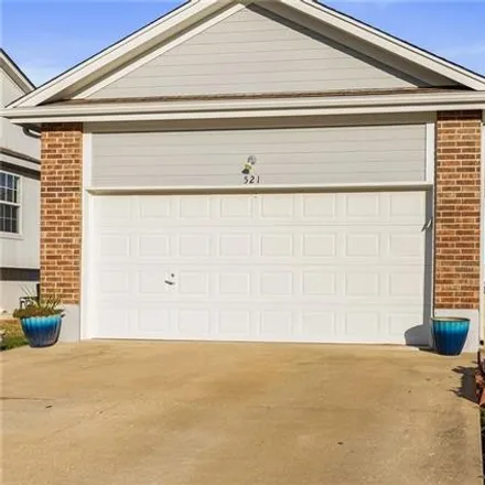 Buy this 2 bed duplex on 521 Regina Court in Raymore, MO 64083