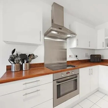 Image 3 - 7 White Tower Way, London, E1 4RL, United Kingdom - Apartment for sale