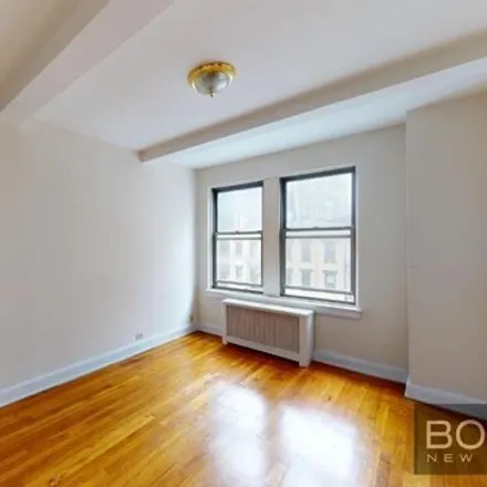 Image 5 - 301 E 38th St Apt 5F, New York, 10016 - Apartment for rent