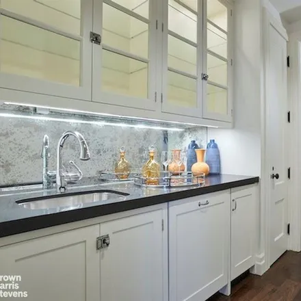 Image 3 - 322 EAST 69TH STREET in New York - Townhouse for sale