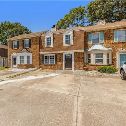 Buy this 2 bed townhouse on 5729 Rivermill Cir in Portsmouth, Virginia