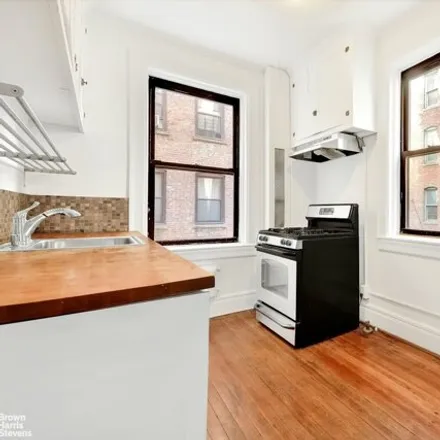 Image 4 - 35-45 82nd Street, New York, NY 11372, USA - Apartment for sale