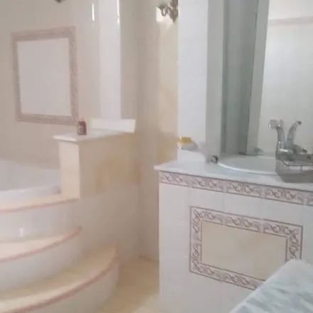 Rent this 3 bed house on نهج منزل جميل in 2062 Tunis, Tunisia