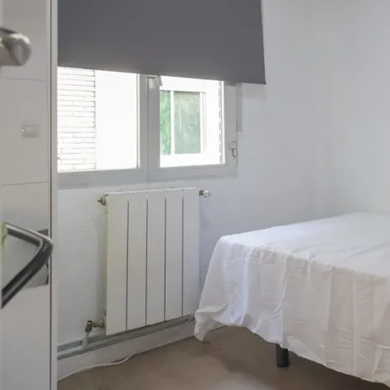 Rent this 3 bed room on Calle de Guadalajara in 13, 28937 Móstoles
