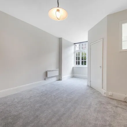 Rent this 2 bed apartment on Elm Tree Court in Elm Tree Road, London