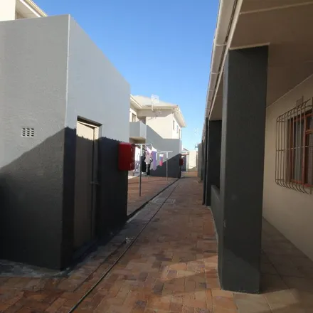 Image 6 - Gleniffer Street, Cape Town Ward 55, Cape Town, 7425, South Africa - Apartment for rent