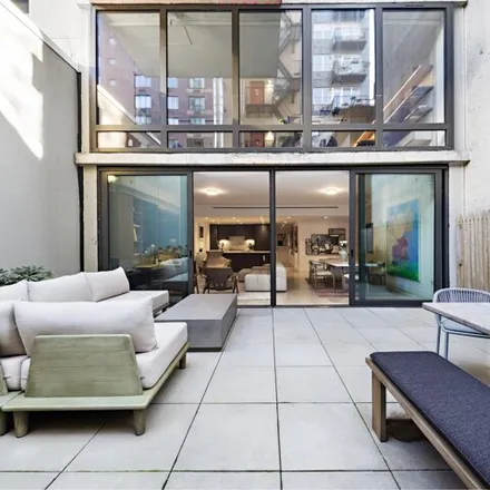 Image 2 - 165 Chrystie Street, New York, NY 10002, USA - Townhouse for sale