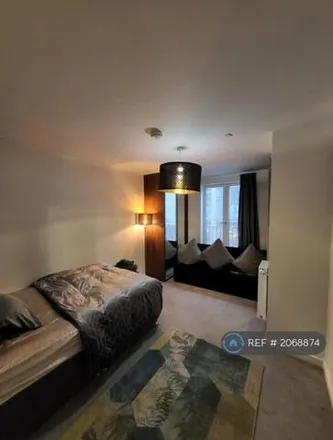 Image 5 - Ensign Court, The Highway, London, E1 8BA, United Kingdom - Apartment for rent