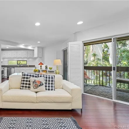 Image 3 - The Courtyards, 950 North Kings Road, West Hollywood, CA 90069, USA - Condo for sale