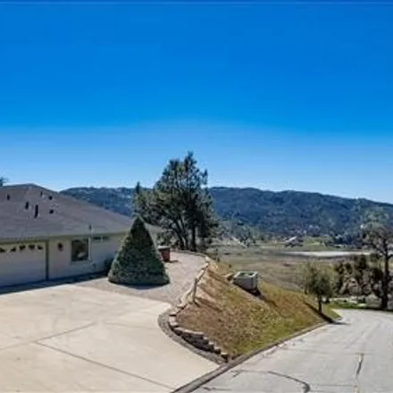Buy this 3 bed house on 27198 Barkes Way in Kern County, CA 93561