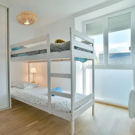 Rent this 2 bed house on Pleudihen-sur-Rance in Place de l'Église, 22690 Pleudihen-sur-Rance