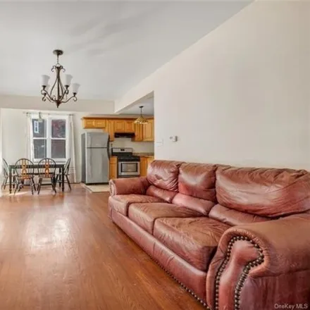 Image 7 - 1238 Pinchot Place, New York, NY 10461, USA - House for sale
