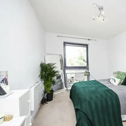 Image 1 - Waterfront House, Harry Zeital Way, London, E5 9RP, United Kingdom - Apartment for sale