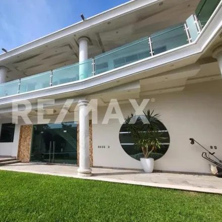 Buy this 6 bed house on Avenida Estado de Puebla in Fraccionamiento Burgos, 62584 Tres de Mayo