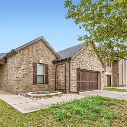 Image 2 - 14309 Naruna Way, Austin, TX 78764, USA - House for sale