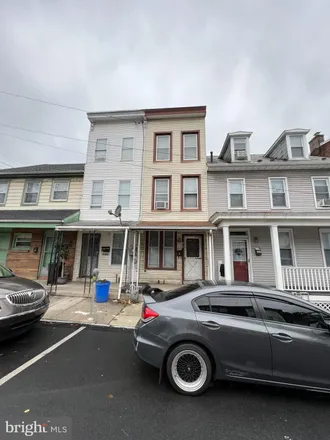 Buy this 4 bed townhouse on 819 Walnut Street in Lebanon, PA 17042