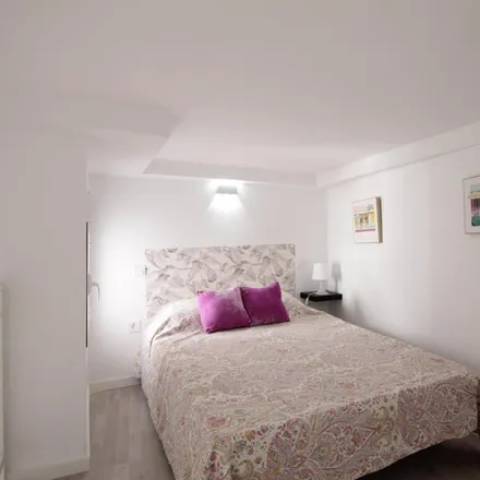 Rent this studio apartment on Calle de Santoña in 45, 28026 Madrid