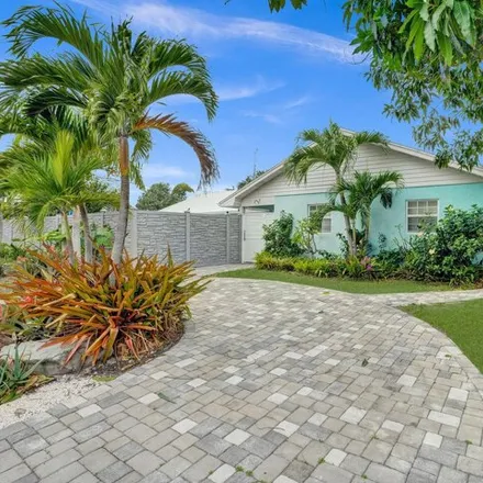 Buy this 3 bed house on 421 Northwest 14th Street in Delray Beach, FL 33444