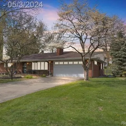 Buy this 3 bed house on 18446 Nadol Drive in Southfield, MI 48075