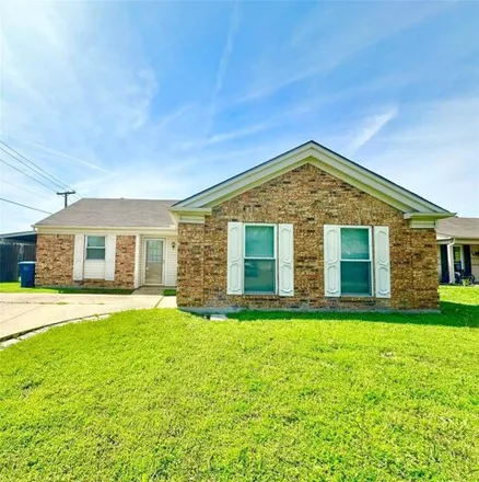 Image 2 - 7401 Canoga Circle, Fort Worth, TX 76137, USA - House for rent