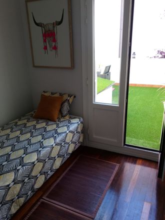 Rent this 5 bed room on Los Chopos Etorbidea in 35, 48992 Getxo
